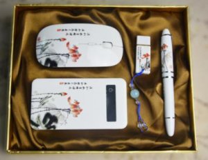 浮雕電源+鼠標+ 8GU盤(pán)+筆